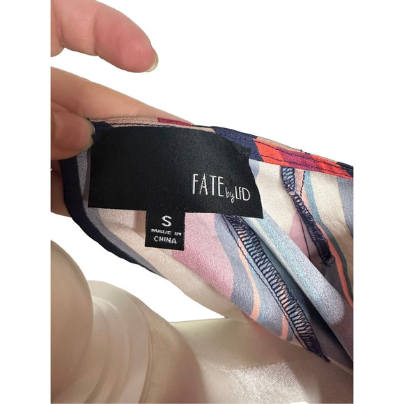 Fate by LFD Striped Peek a Boo Neck Tie Front Blouse Sz Small Women's - Picture 5 of 8